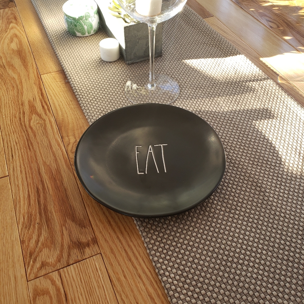 Set of 4 black ceramic Rae Dunn EAT Plates - Picture 3 of 5